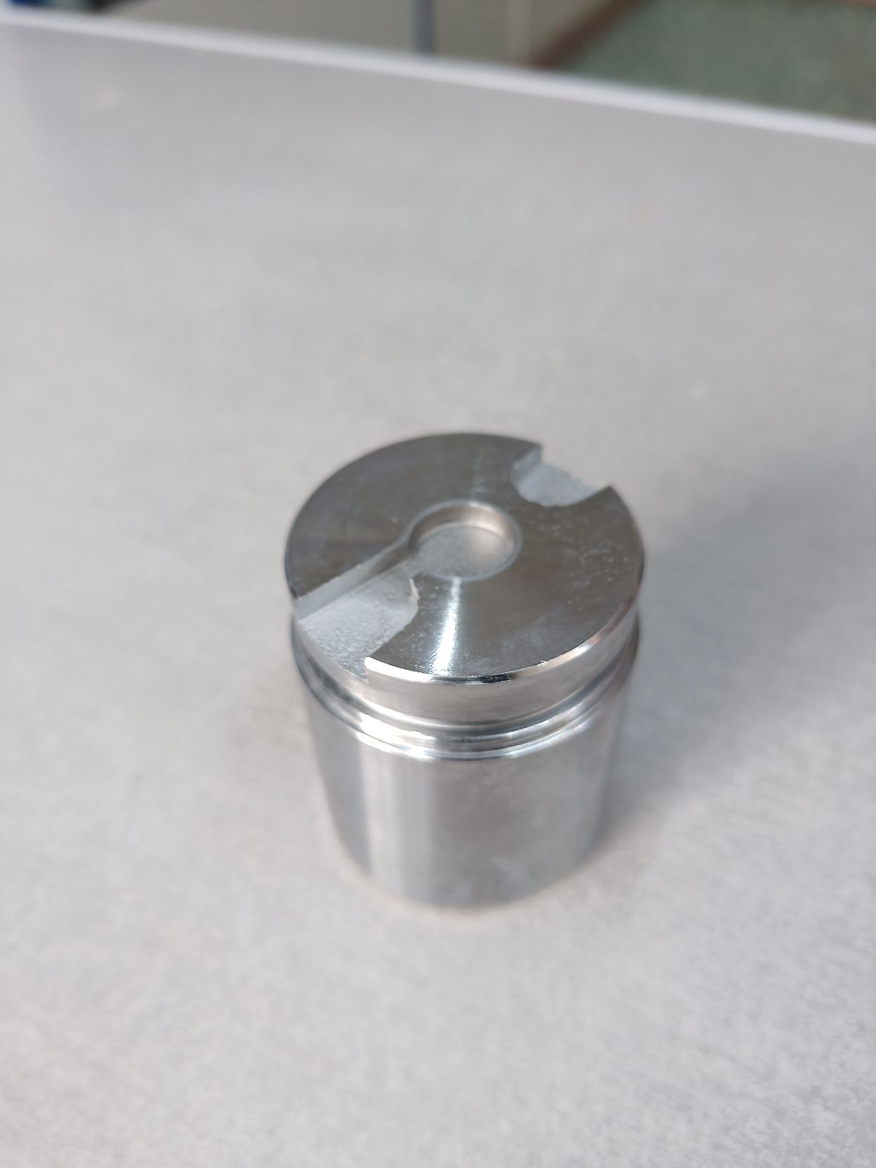 Поршень переднего суппорта паджеро 4. Поршень заднего. Поршень суппорта 4runner. Поршень суппорта шевроле круз 1. Поршень заднего.